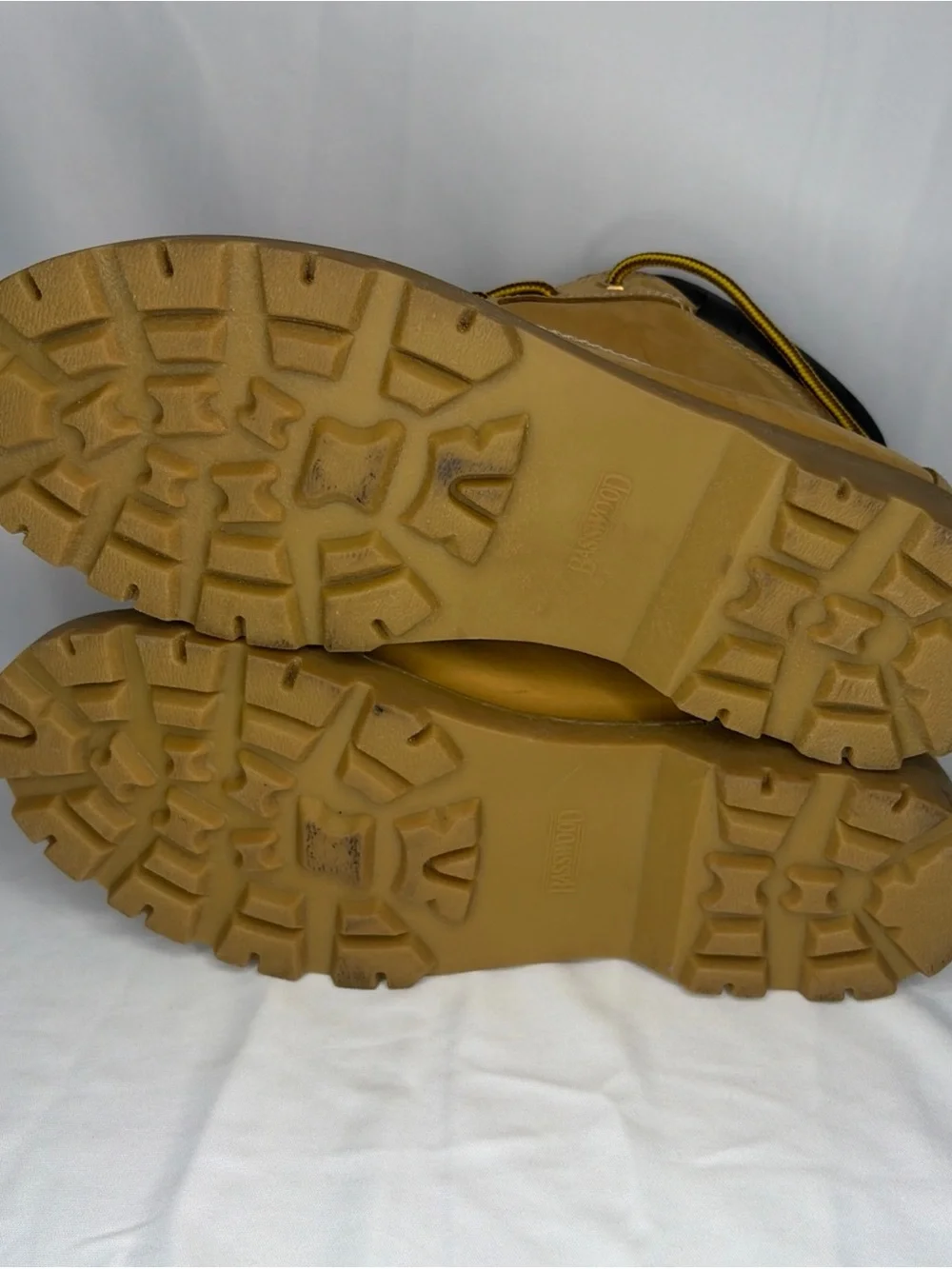 Men's Tan Work Boots - Durable Lace-Up Construction